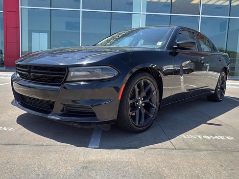 Used 2021 Dodge Charger SXT w/ Blacktop Package RWD image 2