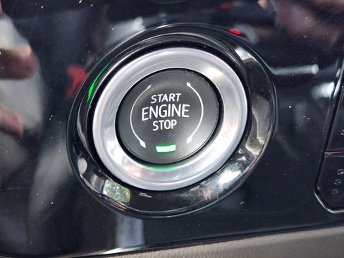 Used 2023 GMC Sierra 1500 SLT AWD/4WD image 17