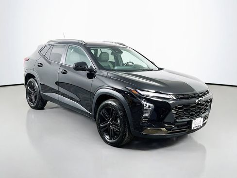 Used 2025 Chevrolet Trax ACTIV w/ Driver Confidence Package FWD image 3