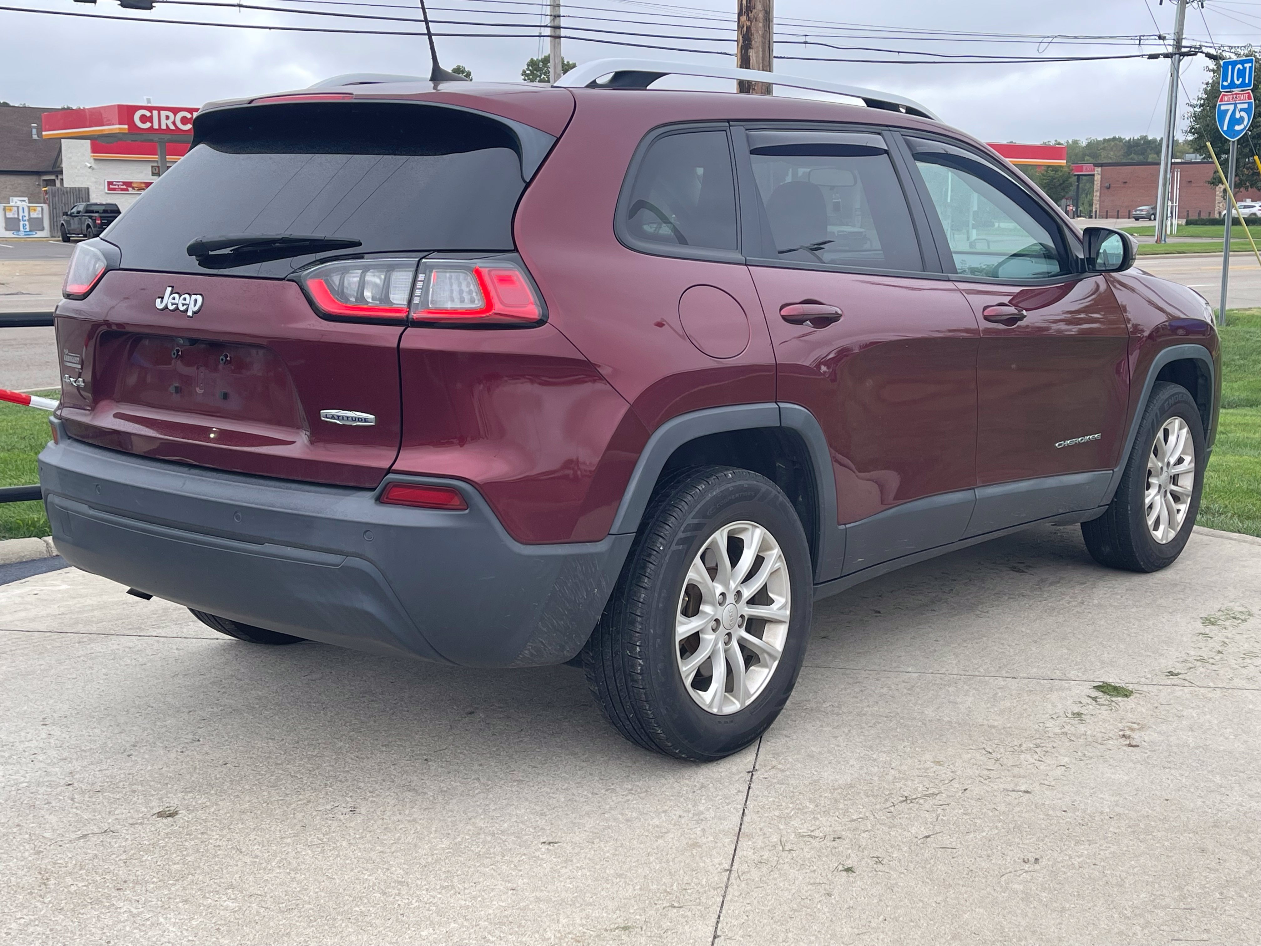 Used 2020 Jeep Cherokee Latitude w/ Cold Weather Group AWD/4WD image 6