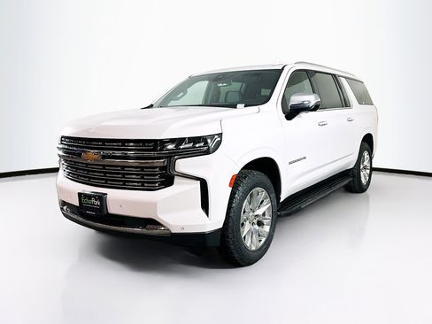 Used 2023 Chevrolet Suburban Premier image 3