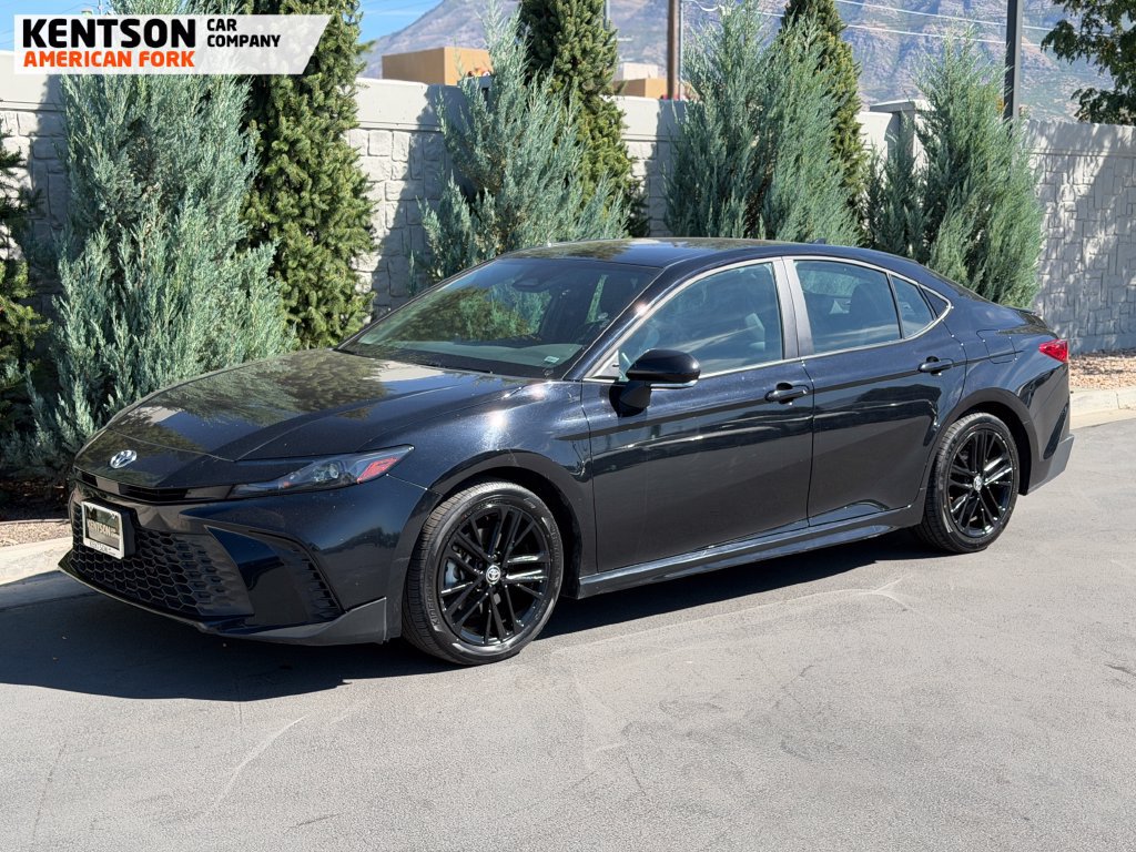 Used 2025 Toyota Camry SE FWD image 3