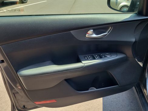 Used 2021 Kia Forte LXS FWD image 7