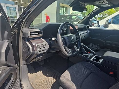 Used 2025 Toyota 4Runner SR5 AWD/4WD image 4