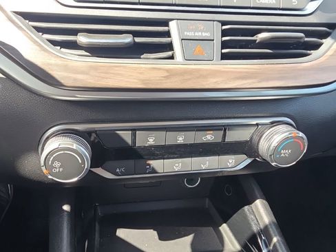 Used 2024 Nissan Altima 2.5 SV image 15