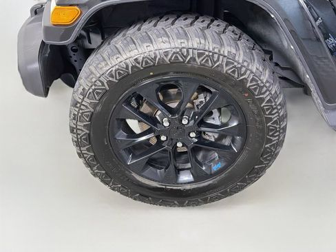 Used 2023 Jeep Wrangler Unlimited Sahara w/ Cold Weather Group AWD/4WD image 29