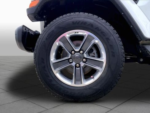 Used 2022 Jeep Wrangler Unlimited Sahara w/ Cold Weather Group AWD/4WD image 11
