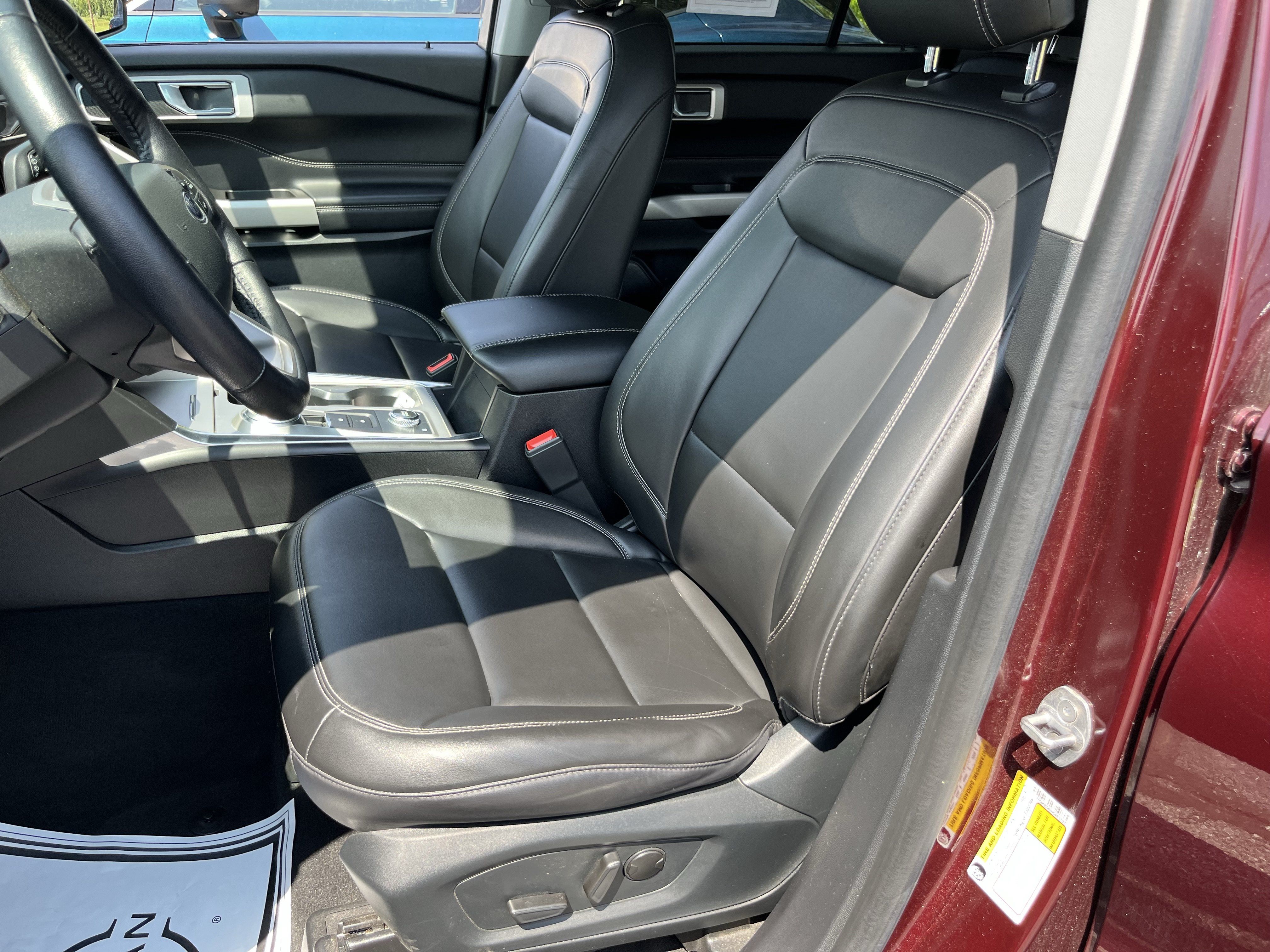 Used 2022 Ford Explorer XLT w/ Equipment Group 202A AWD/4WD image 16