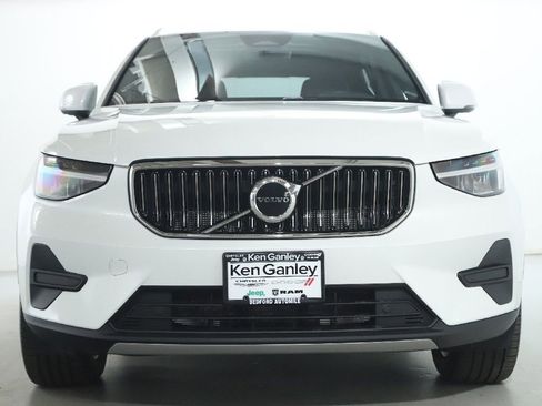 Used 2024 Volvo XC40 B5 Core image 5