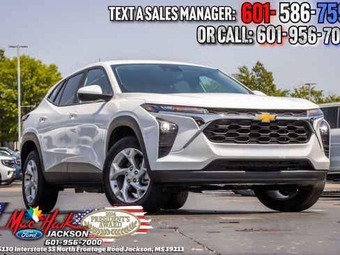 Used 2024 Chevrolet Trax LS w/ LS Convenience Package FWD image 2