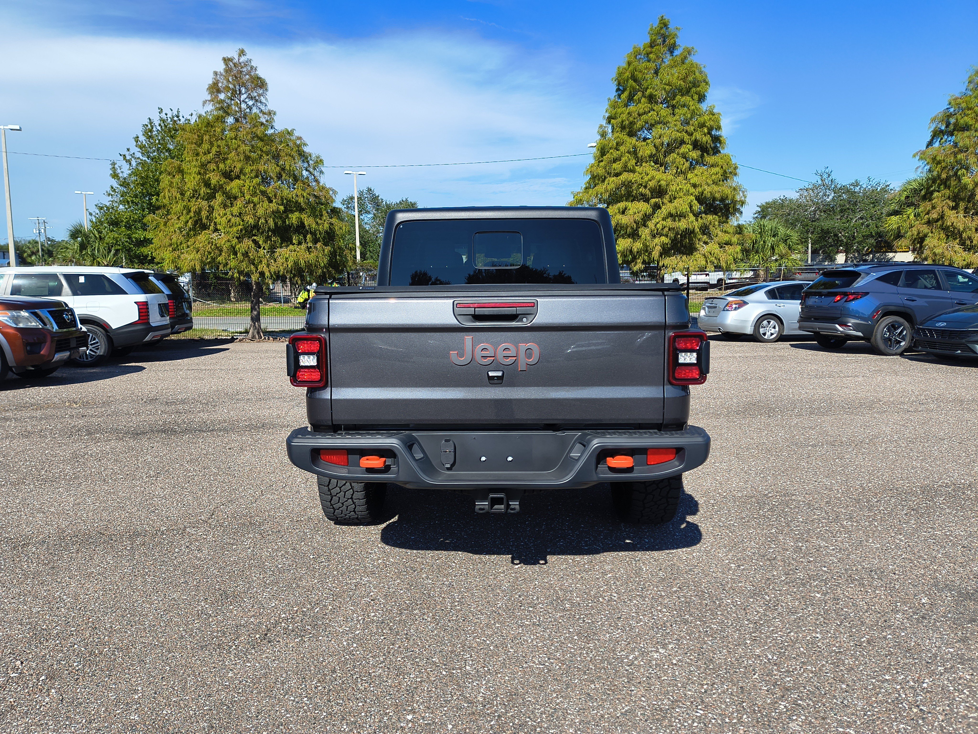 Used 2024 Jeep Gladiator Mojave AWD/4WD image 7