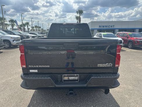 Used 2024 Chevrolet Silverado 2500 High Country w/ High Country Premium Package AWD/4WD image 15