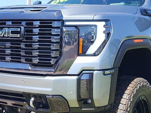 Used 2024 GMC Sierra 2500 Denali Ultimate w/ Max Trailering Package AWD/4WD image 5