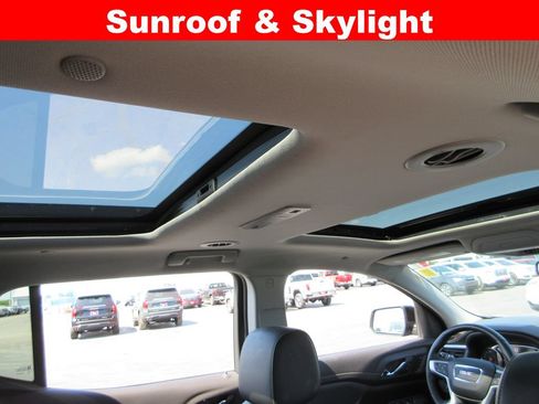 Certified 2023 GMC Acadia SLT w/ Elevation Edition FWD image 17