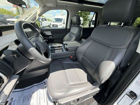 Used 2025 Ford Expedition Max Active AWD/4WD image 17