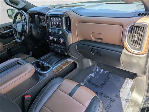 Used 2020 Chevrolet Silverado 1500 High Country w/ Technology Package AWD/4WD image 19