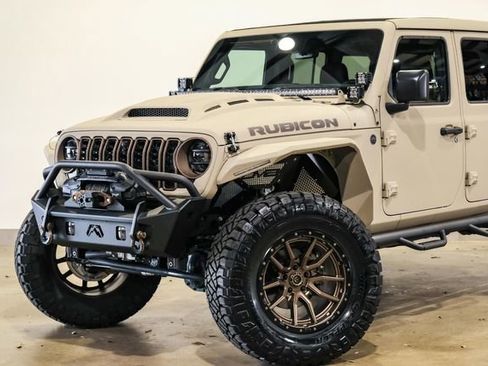 Used 2024 Jeep Wrangler Unlimited Rubicon w/ Technology Group AWD/4WD image 18