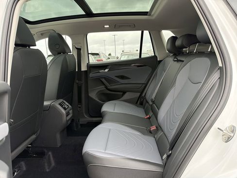 New 2026 Volkswagen Tiguan SE FWD image 13