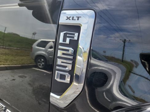 Used 2022 Ford F250 XLT w/ XLT Premium Package image 8