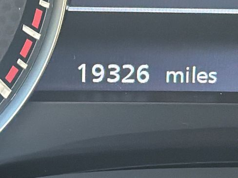 Used 2024 Nissan Armada SL w/ Captain's Chairs Package image 26