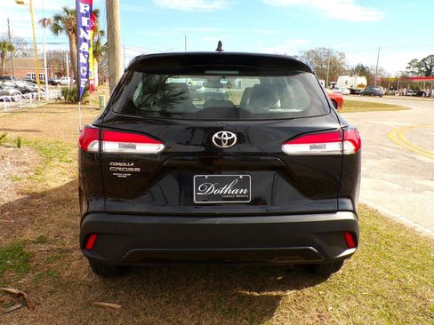 Used 2022 Toyota Corolla Cross L image 6