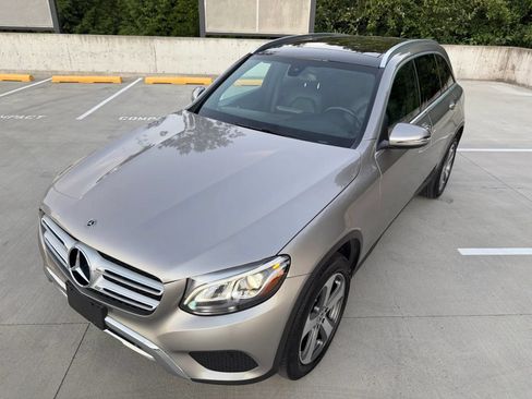 Used 2019 Mercedes-Benz GLC 300 4MATIC image 5