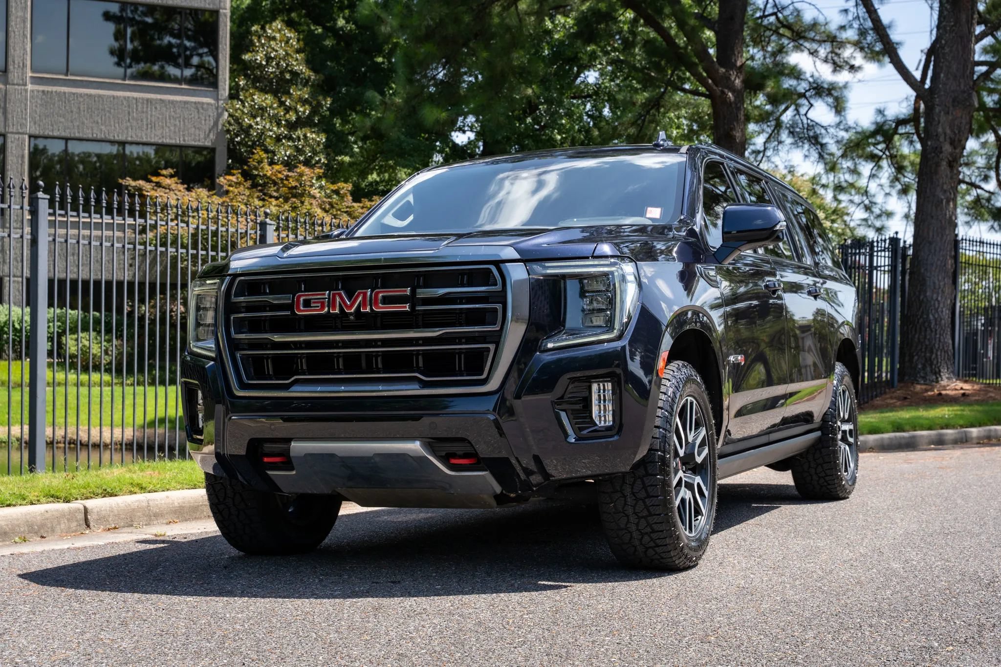 Used 2023 GMC Yukon XL AT4 w/ AT4 Premium Package AWD/4WD image 2