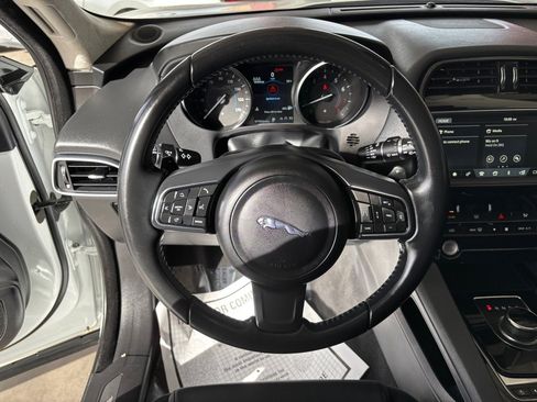 Used 2019 Jaguar F-PACE Premium image 7