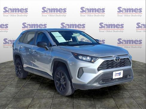 Used 2022 Toyota RAV4 LE image 1