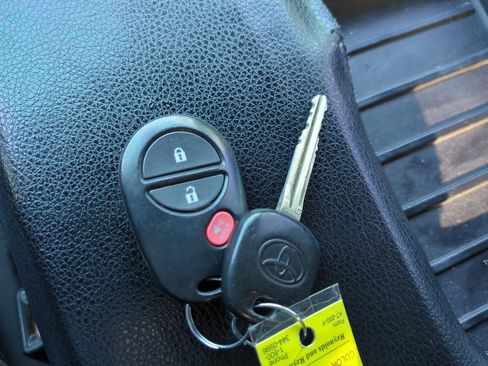 Used 2016 Toyota Tundra SR5 w/ SR5 Upgrade Package image 27