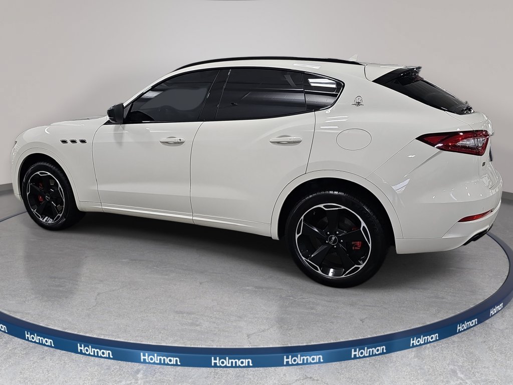 Used 2020 Maserati Levante AWD/4WD image 9