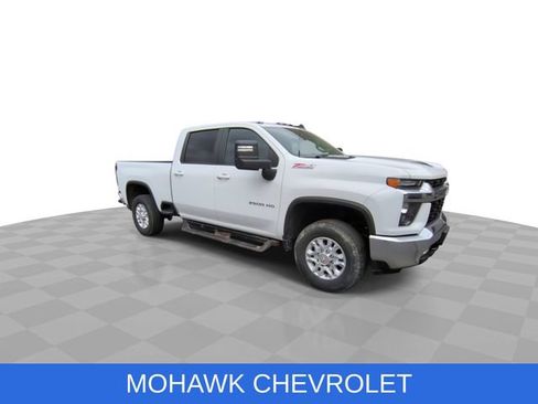 Used 2022 Chevrolet Silverado 2500 LT w/ Convenience Package image 2