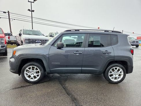 Used 2022 Jeep Renegade Latitude w/ Convenience Group image 3
