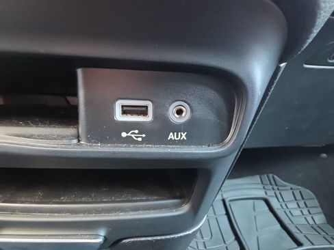 Used 2020 Chrysler Pacifica Touring-L w/ Advanced Safetytec Group FWD image 25