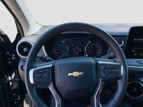 Used 2025 Chevrolet Blazer LT image 11