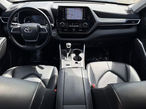 Used 2022 Toyota Highlander XLE FWD image 20