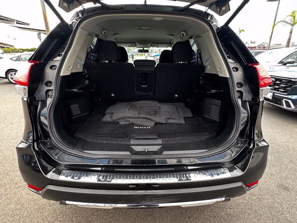Used 2018 Nissan Rogue SV FWD image 10