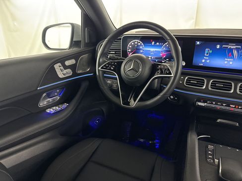 Used 2025 Mercedes-Benz GLS 450 4MATIC image 29