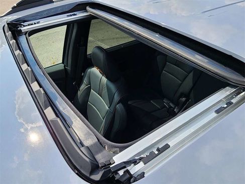 Used 2023 Honda Passport TrailSport image 2