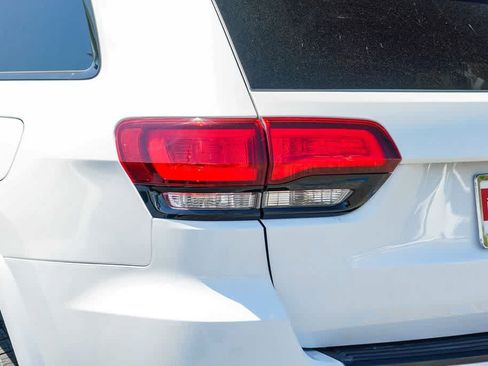 Used 2019 Jeep Grand Cherokee Altitude RWD image 7