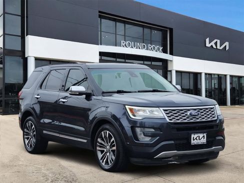 Used 2017 Ford Explorer Platinum image 3