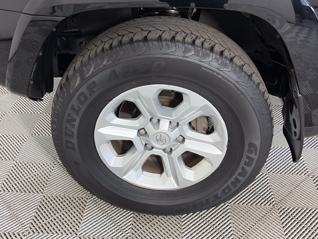 Used 2022 Toyota 4Runner SR5 AWD/4WD image 8