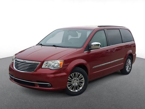 Used 2013 Chrysler Town & Country Touring-L FWD image 1