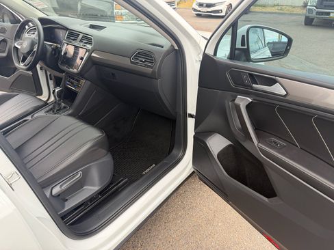 Used 2022 Volkswagen Tiguan SE FWD image 18
