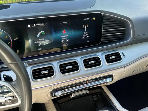 Used 2020 Mercedes-Benz GLE 350 4MATIC w/ MBUX Technology Package image 5