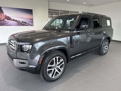 Used 2023 Land Rover Defender 130 X-Dynamic SE AWD/4WD image 4