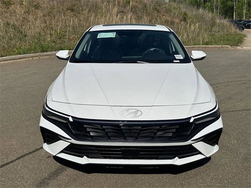 New 2025 Hyundai Elantra Limited image 8