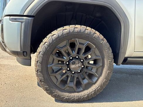 Used 2025 GMC Sierra 2500 Denali Ultimate AWD/4WD image 3
