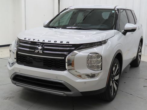 New 2026 Mitsubishi Outlander SE image 7