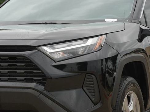 Used 2025 Toyota RAV4 LE AWD/4WD image 4